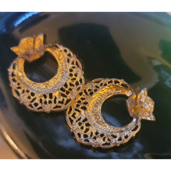 Vtg Gold tone filigree earrings - Picture 4 of 4